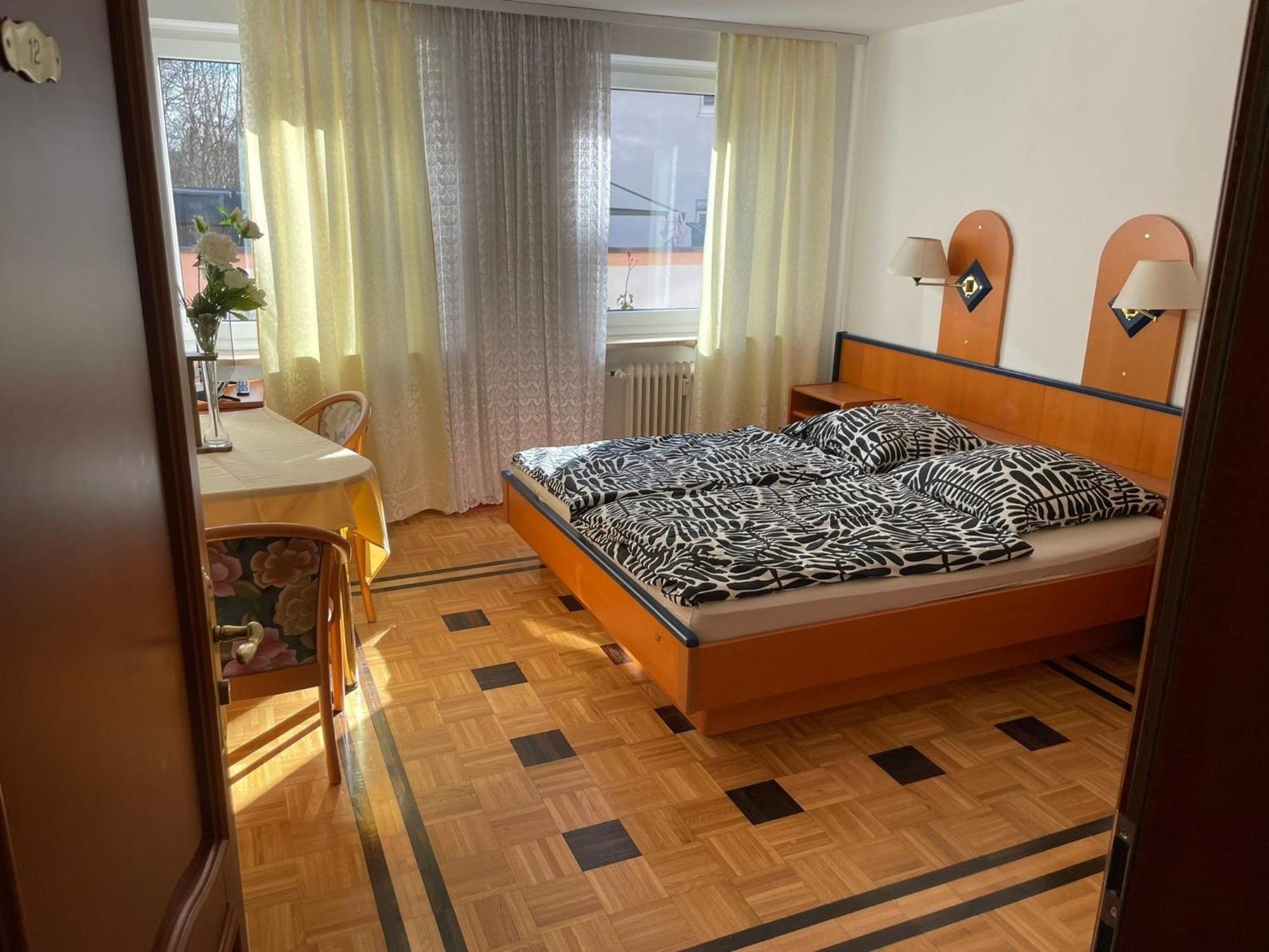 Doppelbett Mit Balkon 21 *