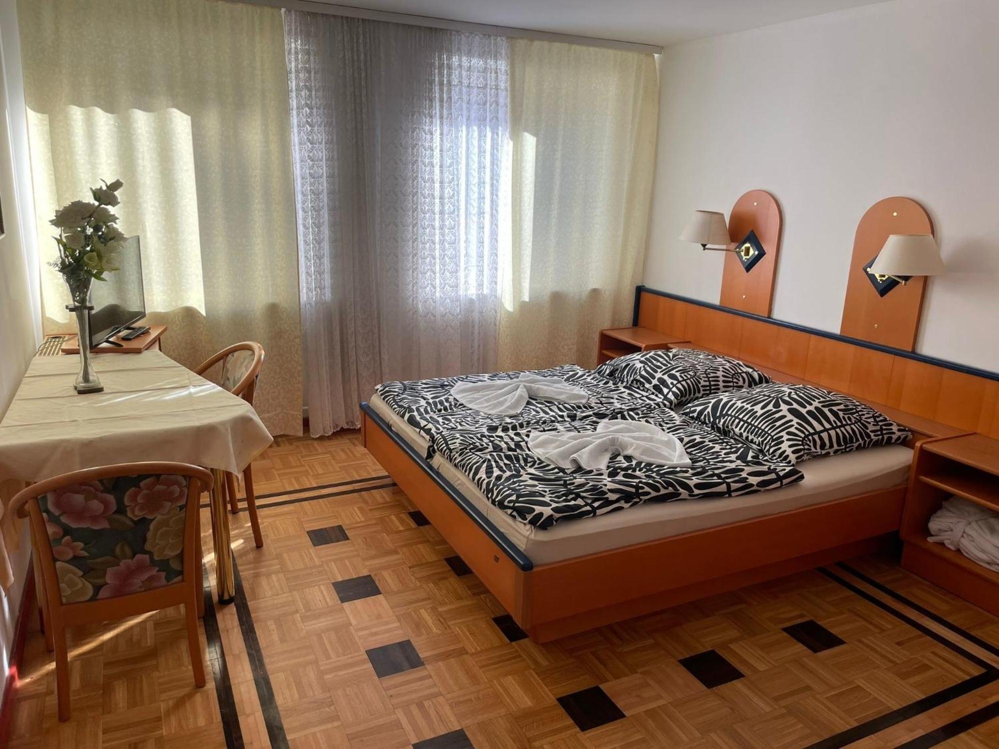 Doppelbett Mit Balkon 21 * Nürnberg