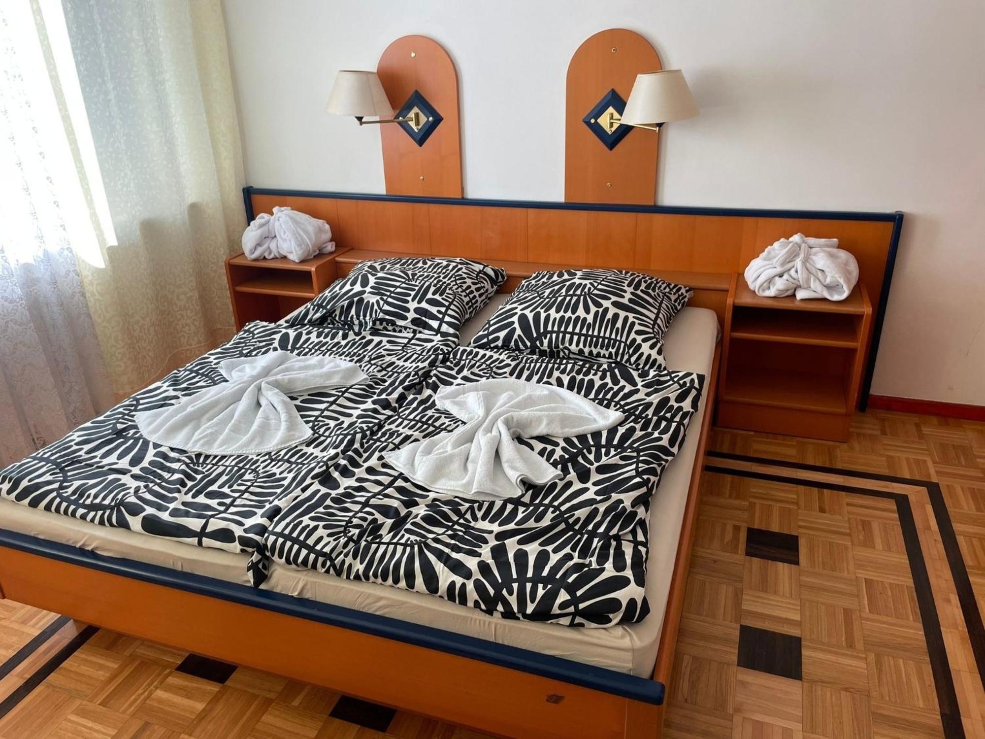 Doppelbett Mit Balkon 21 Apartment Nürnberg
